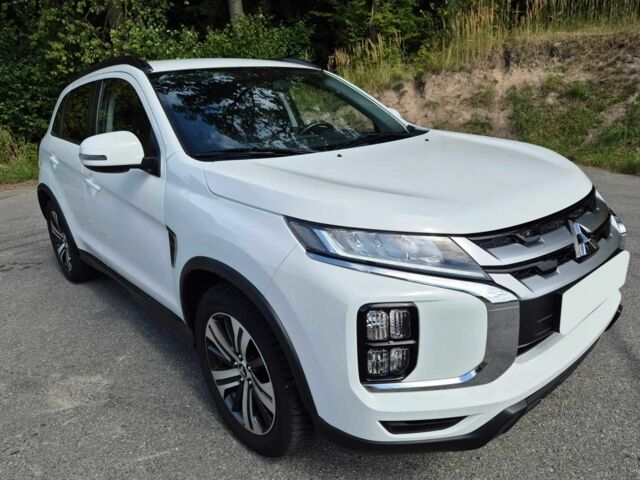Белый Мицубиси АСХ, объемом двигателя 2 л и пробегом 14 тыс. км за 14800 $, фото 1 на Automoto.ua