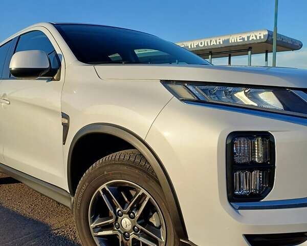 Белый Мицубиси АСХ, объемом двигателя 1.6 л и пробегом 61 тыс. км за 17300 $, фото 1 на Automoto.ua