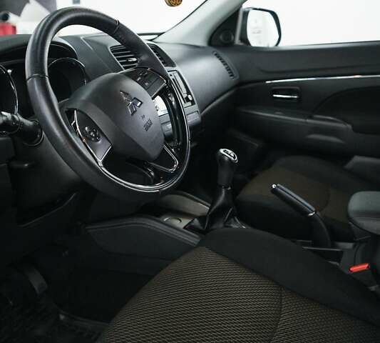 Красный Мицубиси АСХ, объемом двигателя 0 л и пробегом 35 тыс. км за 18000 $, фото 1 на Automoto.ua