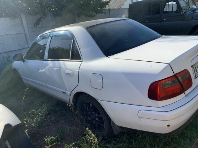 Белый Мицубиси Харизма, объемом двигателя 1.6 л и пробегом 554 тыс. км за 3500 $, фото 1 на Automoto.ua