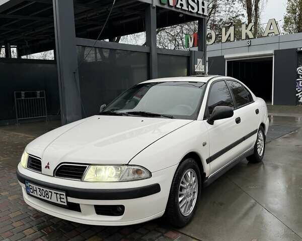 Белый Мицубиси Харизма, объемом двигателя 1.83 л и пробегом 290 тыс. км за 3100 $, фото 1 на Automoto.ua