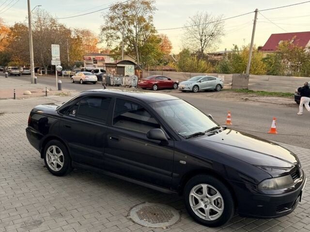 Фіолетовий Міцубісі Харизма, об'ємом двигуна 1.6 л та пробігом 236 тис. км за 3000 $, фото 1 на Automoto.ua