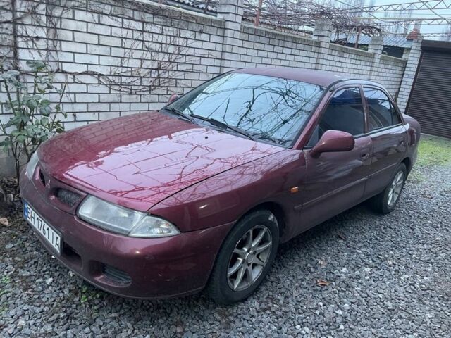 Красный Мицубиси Харизма, объемом двигателя 1.6 л и пробегом 306 тыс. км за 1500 $, фото 1 на Automoto.ua