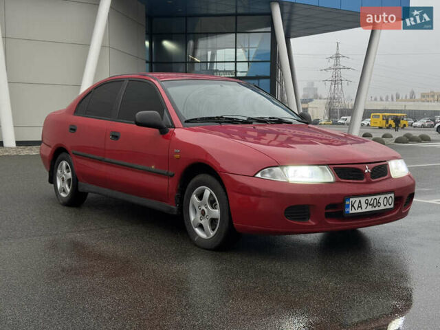 Красный Мицубиси Харизма, объемом двигателя 1.84 л и пробегом 172 тыс. км за 2990 $, фото 1 на Automoto.ua