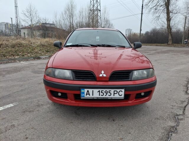 Красный Мицубиси Харизма, объемом двигателя 1.6 л и пробегом 310 тыс. км за 3199 $, фото 1 на Automoto.ua