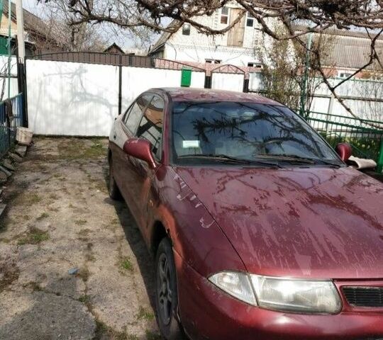 Красный Мицубиси Харизма, объемом двигателя 1.8 л и пробегом 200 тыс. км за 1800 $, фото 1 на Automoto.ua