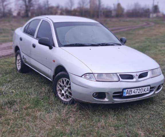 Серый Мицубиси Харизма, объемом двигателя 1.6 л и пробегом 1 тыс. км за 1400 $, фото 1 на Automoto.ua