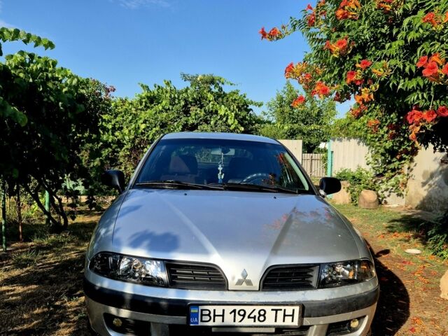 Серый Мицубиси Харизма, объемом двигателя 1.9 л и пробегом 400 тыс. км за 2300 $, фото 1 на Automoto.ua