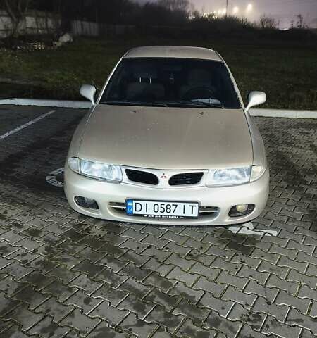 Серый Мицубиси Харизма, объемом двигателя 1.83 л и пробегом 350 тыс. км за 1500 $, фото 1 на Automoto.ua