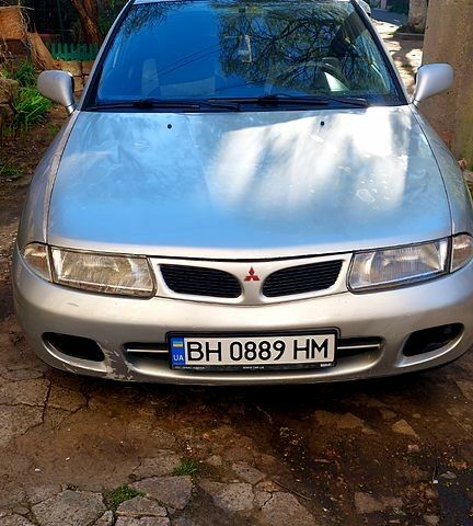 Серый Мицубиси Харизма, объемом двигателя 1.8 л и пробегом 320 тыс. км за 1600 $, фото 1 на Automoto.ua