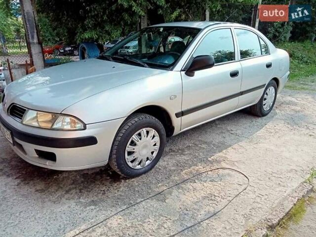 Серый Мицубиси Харизма, объемом двигателя 1.6 л и пробегом 300 тыс. км за 3300 $, фото 1 на Automoto.ua