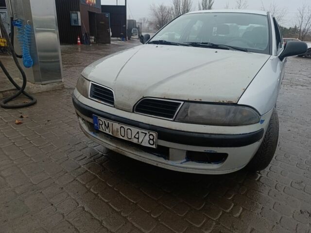 Серый Мицубиси Харизма, объемом двигателя 1.9 л и пробегом 280 тыс. км за 700 $, фото 1 на Automoto.ua