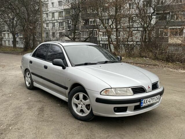 Серый Мицубиси Харизма, объемом двигателя 1.8 л и пробегом 265 тыс. км за 2850 $, фото 1 на Automoto.ua