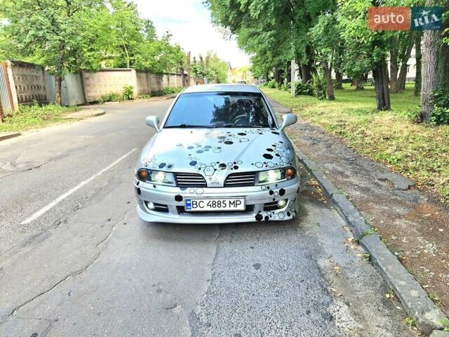 Сірий Міцубісі Харизма, об'ємом двигуна 1.6 л та пробігом 342 тис. км за 3200 $, фото 1 на Automoto.ua