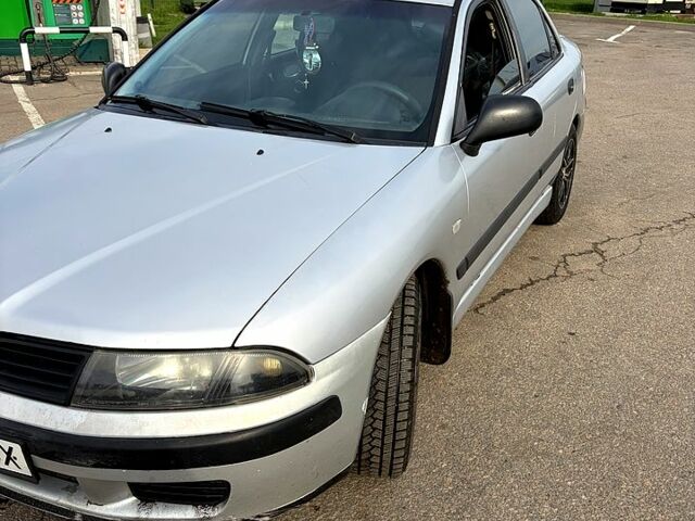 Сірий Міцубісі Харизма, об'ємом двигуна 1.6 л та пробігом 300 тис. км за 2600 $, фото 1 на Automoto.ua