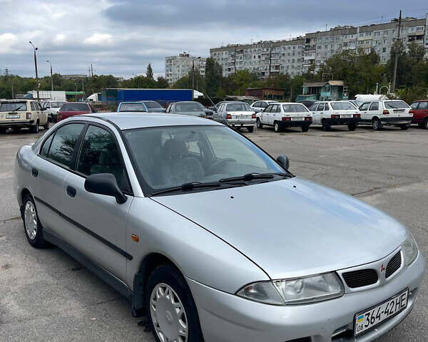 Сірий Міцубісі Харизма, об'ємом двигуна 1.6 л та пробігом 247 тис. км за 3400 $, фото 1 на Automoto.ua