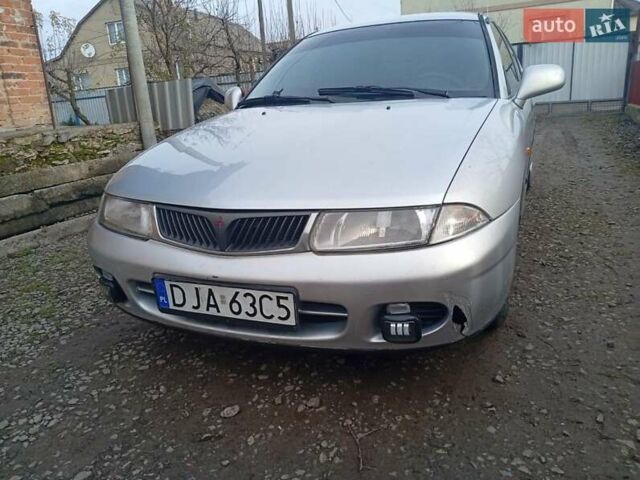 Серый Мицубиси Харизма, объемом двигателя 1.9 л и пробегом 65 тыс. км за 1650 $, фото 1 на Automoto.ua