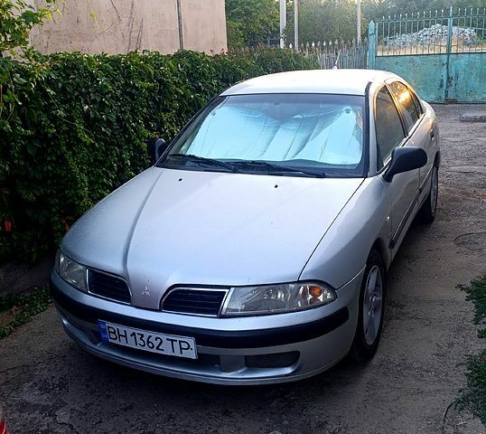 Серый Мицубиси Харизма, объемом двигателя 1.8 л и пробегом 176 тыс. км за 3000 $, фото 1 на Automoto.ua