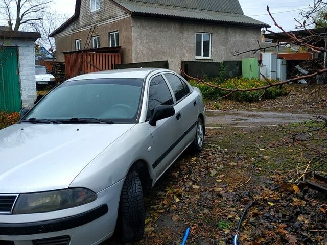 Сірий Міцубісі Харизма, об'ємом двигуна 1.6 л та пробігом 330 тис. км за 2000 $, фото 1 на Automoto.ua