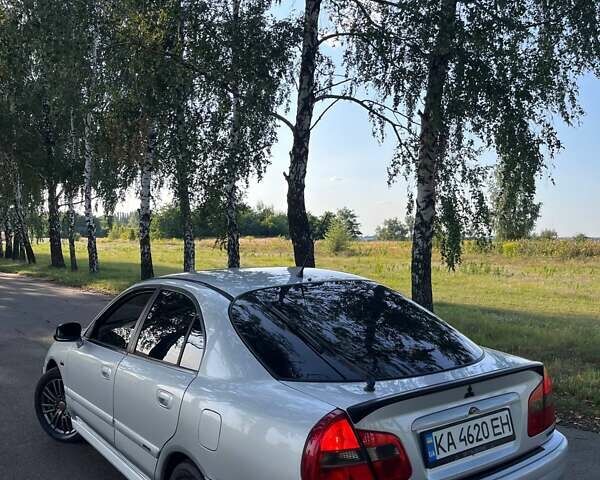 Сірий Міцубісі Харизма, об'ємом двигуна 1.6 л та пробігом 290 тис. км за 3900 $, фото 1 на Automoto.ua