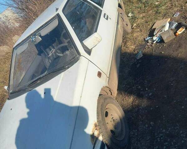 Белый Мицубиси Кольт, объемом двигателя 1.2 л и пробегом 215 тыс. км за 284 $, фото 1 на Automoto.ua