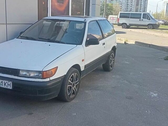 Білий Міцубісі Кольт, об'ємом двигуна 1.3 л та пробігом 300 тис. км за 1000 $, фото 1 на Automoto.ua