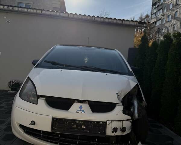 Белый Мицубиси Кольт, объемом двигателя 1.33 л и пробегом 305 тыс. км за 2500 $, фото 1 на Automoto.ua