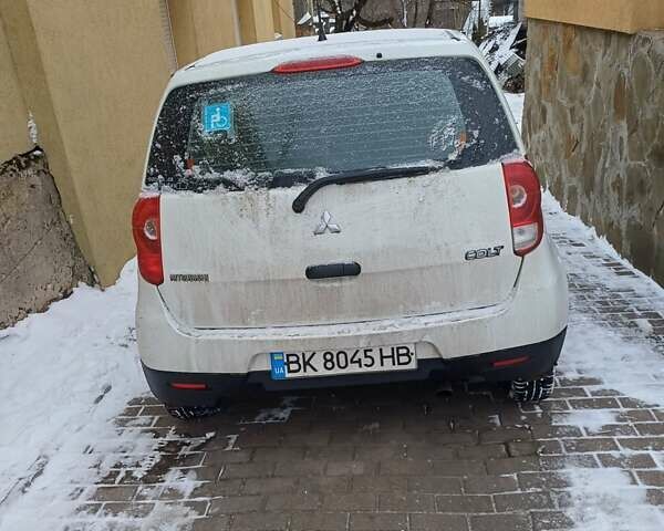 Белый Мицубиси Кольт, объемом двигателя 1.12 л и пробегом 176 тыс. км за 4500 $, фото 1 на Automoto.ua