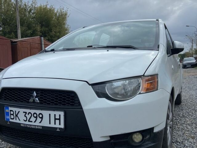 Белый Мицубиси Кольт, объемом двигателя 1.1 л и пробегом 190 тыс. км за 3500 $, фото 1 на Automoto.ua