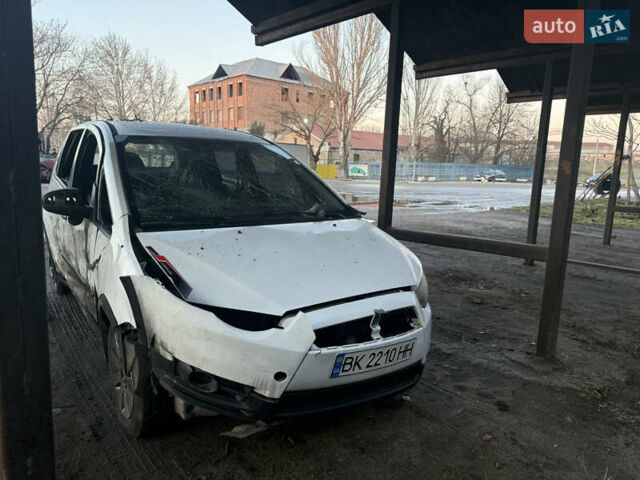 Белый Мицубиси Кольт, объемом двигателя 1.33 л и пробегом 220 тыс. км за 1750 $, фото 1 на Automoto.ua