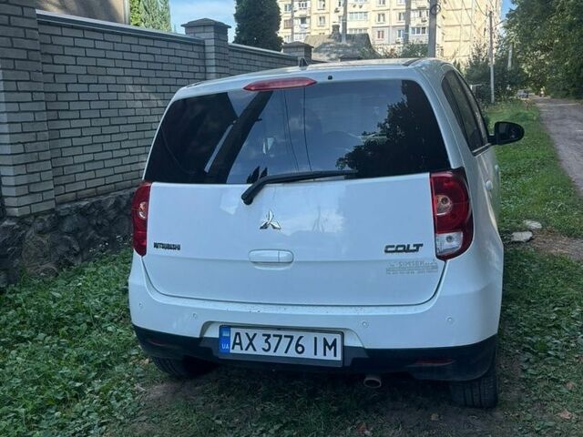 Белый Мицубиси Кольт, объемом двигателя 1.33 л и пробегом 145 тыс. км за 5250 $, фото 1 на Automoto.ua