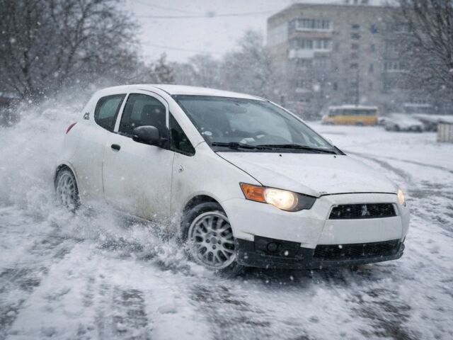 Белый Мицубиси Кольт, объемом двигателя 1.1 л и пробегом 205 тыс. км за 4200 $, фото 1 на Automoto.ua