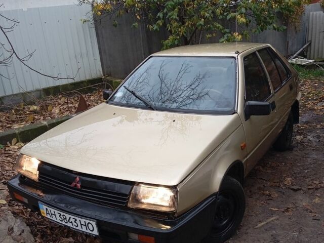 Бежевый Мицубиси Кольт, объемом двигателя 1.8 л и пробегом 100 тыс. км за 406 $, фото 1 на Automoto.ua