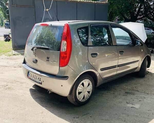 Бежевый Мицубиси Кольт, объемом двигателя 1.3 л и пробегом 181 тыс. км за 5645 $, фото 1 на Automoto.ua