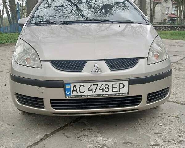 Бежевый Мицубиси Кольт, объемом двигателя 1.33 л и пробегом 280 тыс. км за 3900 $, фото 1 на Automoto.ua
