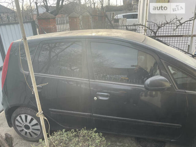 Черный Мицубиси Кольт, объемом двигателя 1.5 л и пробегом 250 тыс. км за 1600 $, фото 1 на Automoto.ua