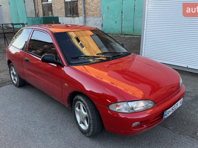 Красный Мицубиси Кольт, объемом двигателя 1.3 л и пробегом 243 тыс. км за 2000 $, фото 1 на Automoto.ua