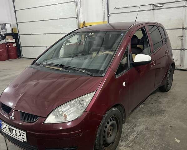 Красный Мицубиси Кольт, объемом двигателя 1.3 л и пробегом 300 тыс. км за 4000 $, фото 1 на Automoto.ua