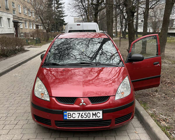 Красный Мицубиси Кольт, объемом двигателя 1.33 л и пробегом 203 тыс. км за 4800 $, фото 1 на Automoto.ua