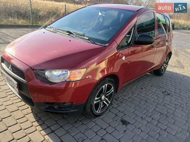 Красный Мицубиси Кольт, объемом двигателя 1.33 л и пробегом 133 тыс. км за 4500 $, фото 1 на Automoto.ua