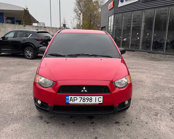 Красный Мицубиси Кольт, объемом двигателя 1.33 л и пробегом 203 тыс. км за 5499 $, фото 1 на Automoto.ua