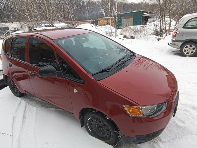 Красный Мицубиси Кольт, объемом двигателя 1.3 л и пробегом 200 тыс. км за 4950 $, фото 1 на Automoto.ua