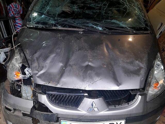 Мицубиси Кольт, объемом двигателя 1.3 л и пробегом 120 тыс. км за 1200 $, фото 1 на Automoto.ua