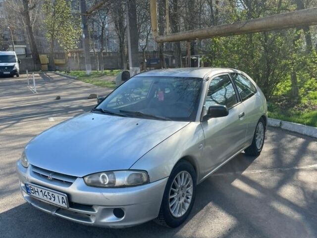 Серый Мицубиси Кольт, объемом двигателя 1.3 л и пробегом 300 тыс. км за 2100 $, фото 1 на Automoto.ua