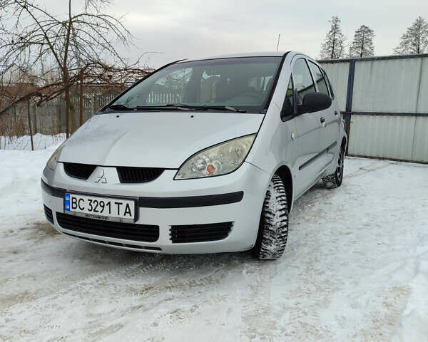 Серый Мицубиси Кольт, объемом двигателя 1.33 л и пробегом 183 тыс. км за 4000 $, фото 1 на Automoto.ua