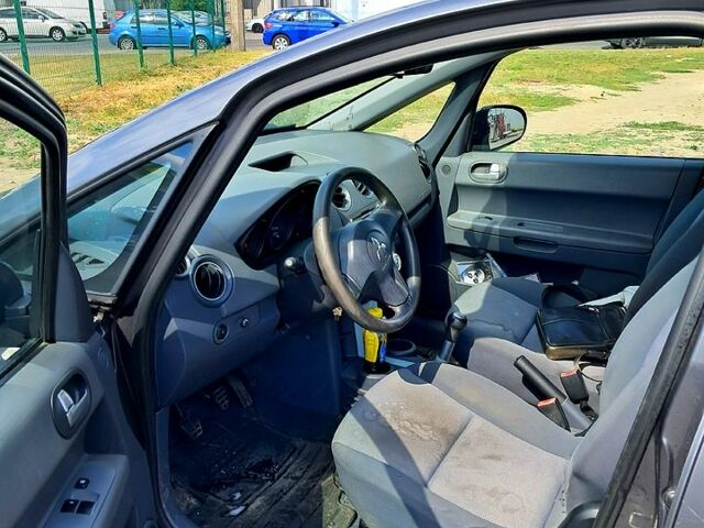 Сірий Міцубісі Кольт, об'ємом двигуна 1.3 л та пробігом 233 тис. км за 3300 $, фото 1 на Automoto.ua