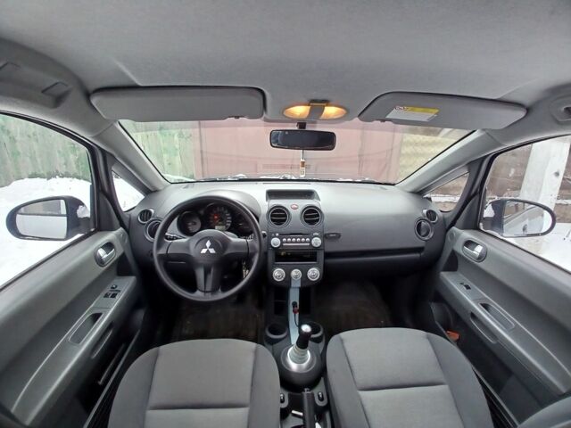 Серый Мицубиси Кольт, объемом двигателя 1.3 л и пробегом 120 тыс. км за 5000 $, фото 1 на Automoto.ua