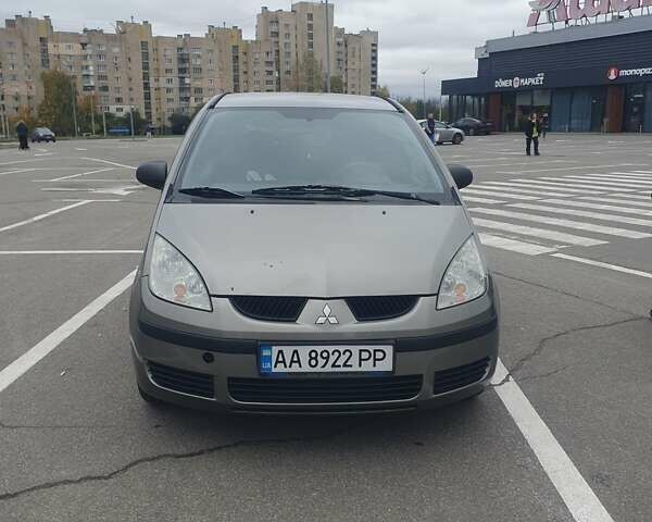 Серый Мицубиси Кольт, объемом двигателя 1.3 л и пробегом 210 тыс. км за 4000 $, фото 1 на Automoto.ua