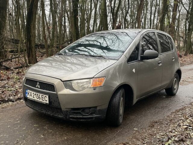 Серый Мицубиси Кольт, объемом двигателя 1.3 л и пробегом 340 тыс. км за 5000 $, фото 1 на Automoto.ua