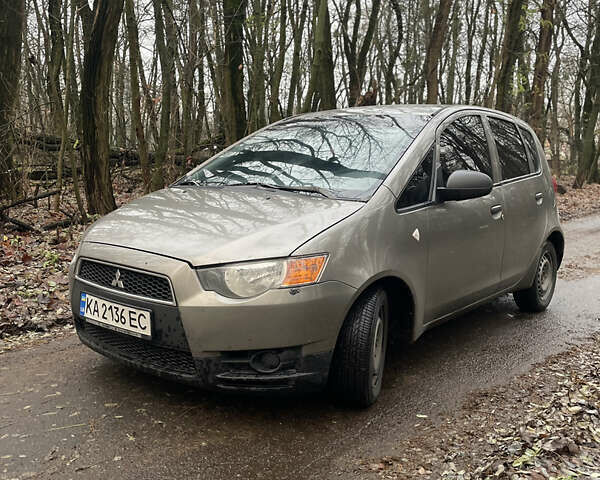 Серый Мицубиси Кольт, объемом двигателя 1.33 л и пробегом 340 тыс. км за 4400 $, фото 1 на Automoto.ua